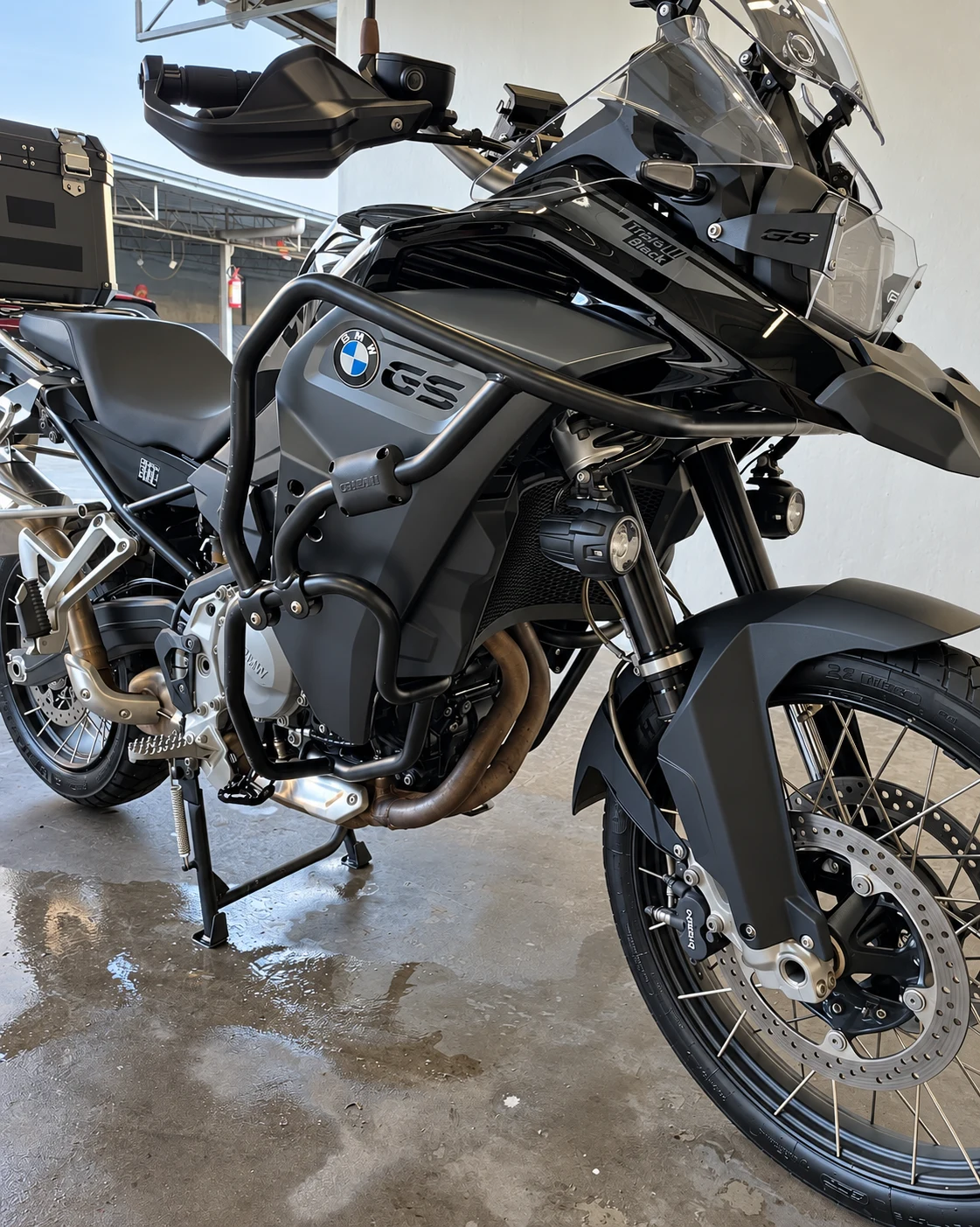 Motocicleta BMW GS detalhada